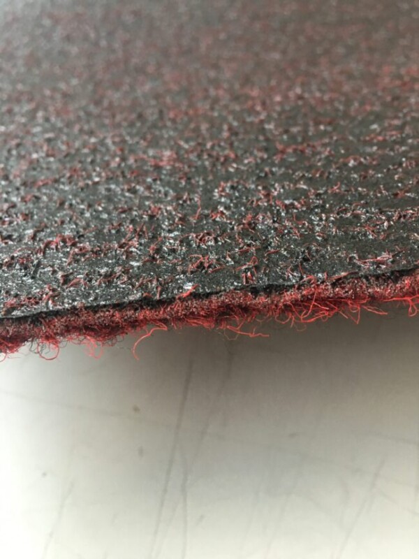 Zerbino sintetico colore rosso Passforte sp. 7 mm